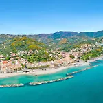 Willa In A Quiet Place - Happy Moneglia